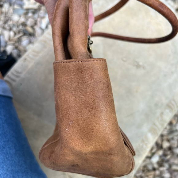Women's Tan Leather Tote Shoulder Bag - Picture 4 of 12